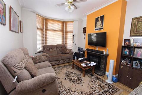 8 Farnham Road, Ilford, IG3 8QB
