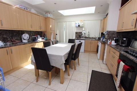 8 Farnham Road, Ilford, IG3 8QB