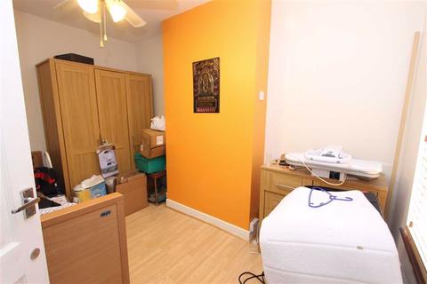 8 Farnham Road, Ilford, IG3 8QB