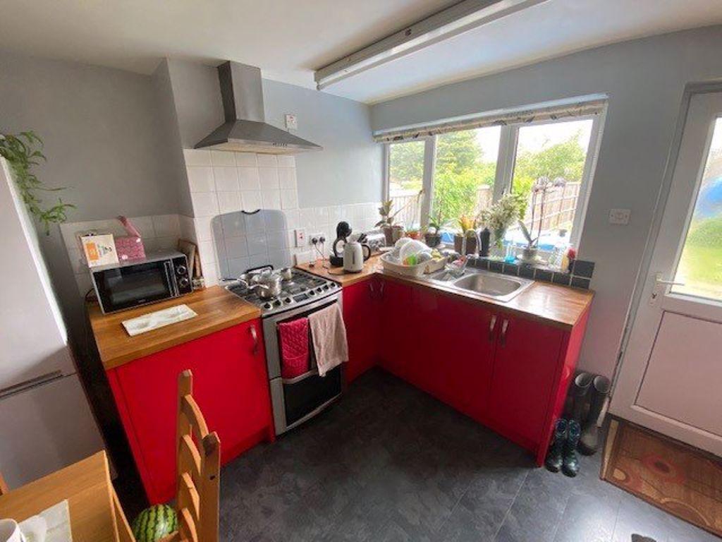 Southfield Road, Rugby, Warks 2 bed semidetached house £775 pcm (£