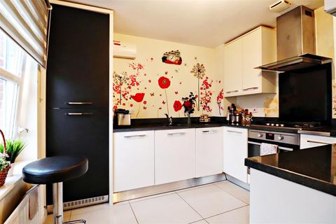 68 Rainbow Road, Erith, DA8 2ED