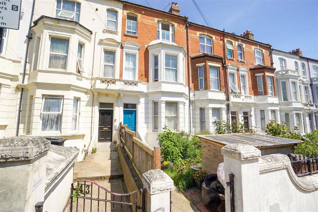 Southwater Road, St. Leonardsonsea, East Sussex 2 bed £