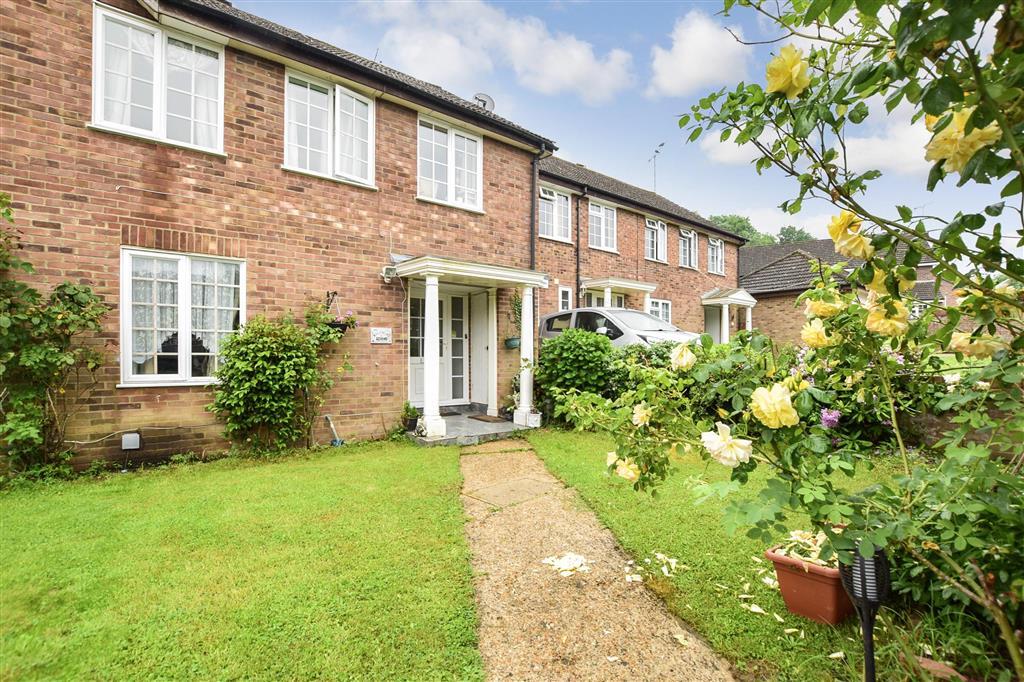 The Glades, East Grinstead, West Sussex 3 bed end of terrace house £