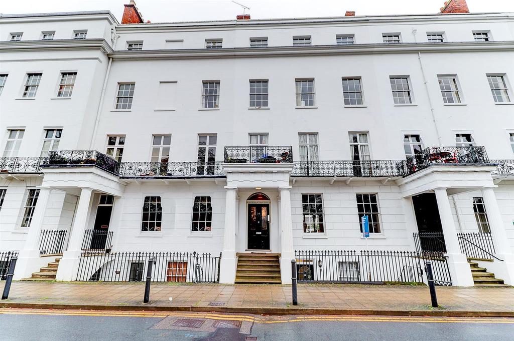 Clarendon Square, Leamington Spa 2 bed apartment £1,600 pcm (£369 pw)