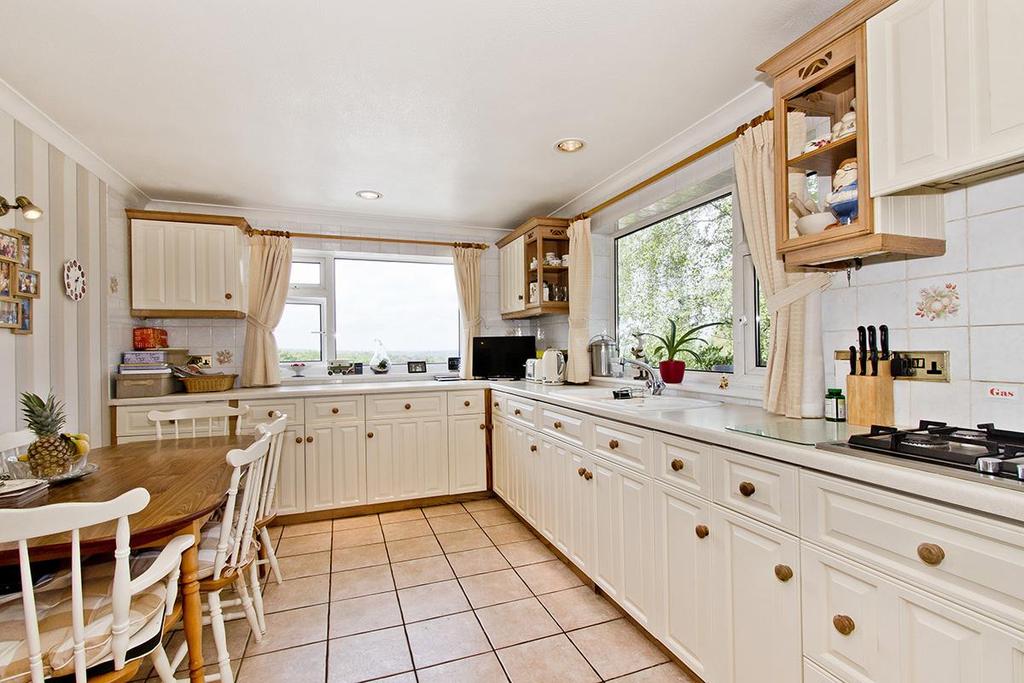 Goldsmiths Avenue, Crowborough 4 bed detached house £825,000