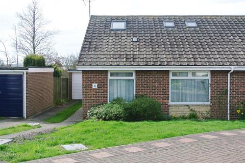 3 bedroom semi-detached bungalow to rent - Avondale Close, Whitstable