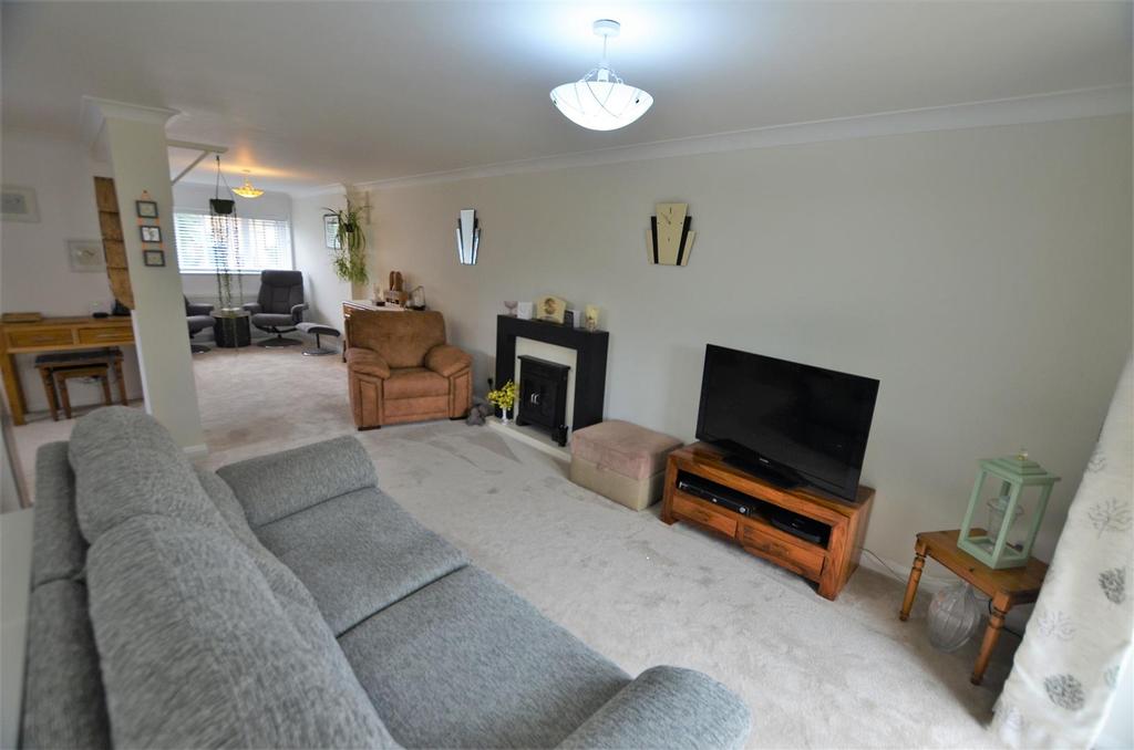 Spruce Drive, Bicester 3 bed end of terrace house £325,000