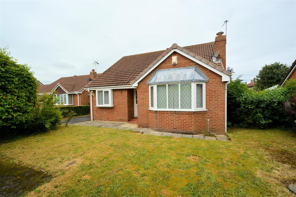 Acorn Way, Thorpe Willoughby 2 bed detached bungalow £800 pcm (£185 pw)
