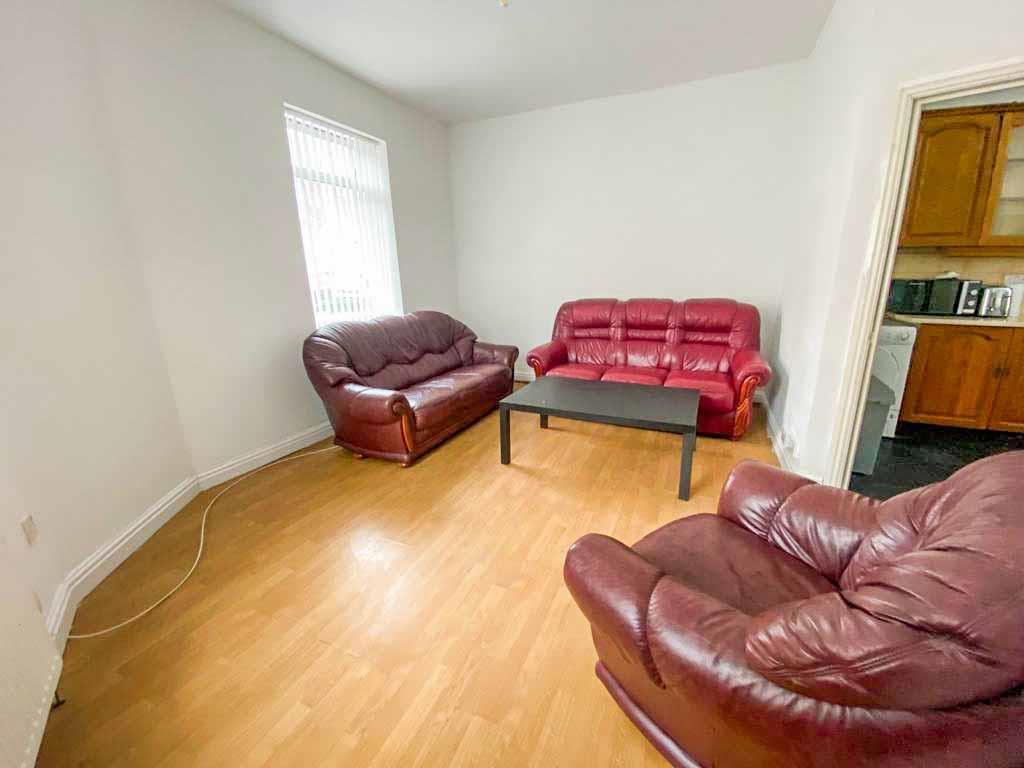 Living room1.JPG