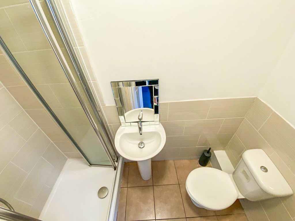 Shower room2.JPG