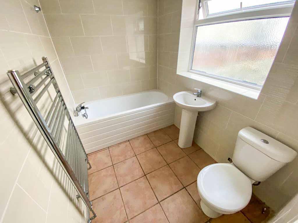 Bathroom1.JPG