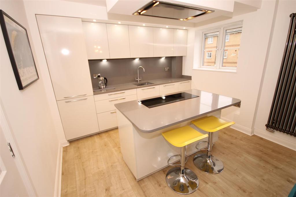 OPEN PLAN LOUNGE &amp; KITCHEN  (3).JPG