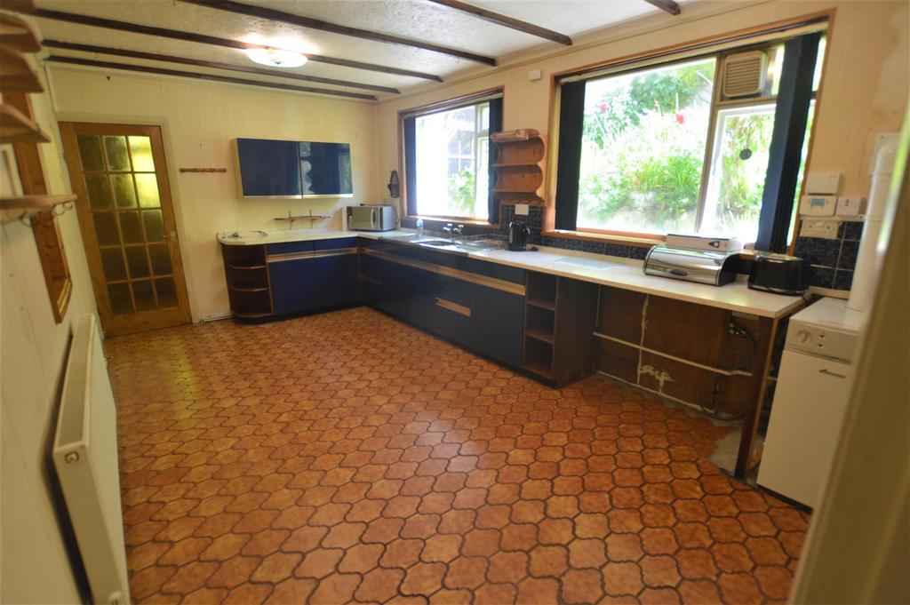 Kitchen1.JPG