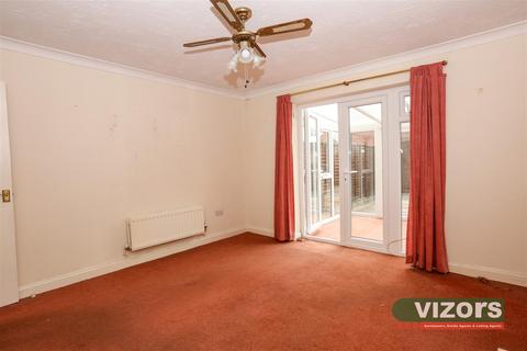4 Manse Gardens, Studley, B80 7NF