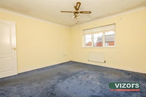 4 Manse Gardens, Studley, B80 7NF