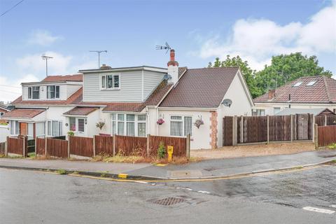 3 Castle Drive, Rayleigh, SS6 7HT