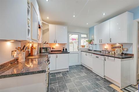 3 Castle Drive, Rayleigh, SS6 7HT