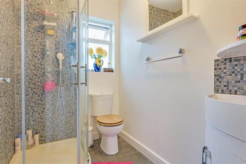 3 Castle Drive, Rayleigh, SS6 7HT