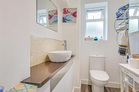 3 Castle Drive, Rayleigh, SS6 7HT