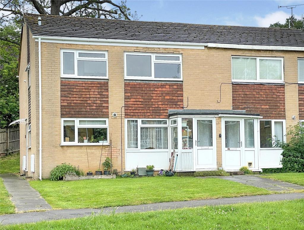 Lower Elmstone Drive, Tilehurst... 2 bed apartment £975 pcm (£225 pw)