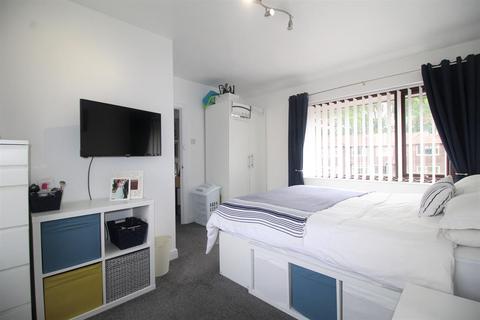 6 Banstead Avenue, Manchester, M22 4AQ