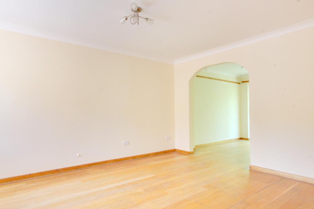 Clanfield Valley Park Drive UNFURNISHED 4 bed link detached house £