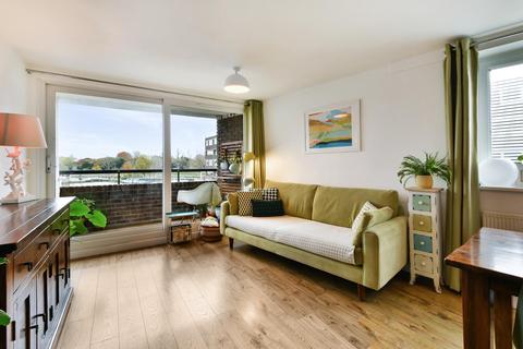 2 bedroom apartment for sale, Romulus Court, Justin Close, Brentford, TW8