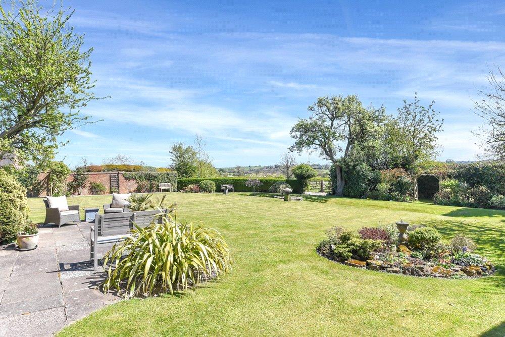Upper Longdon, Staffordshire 6 bed link detached house for sale £