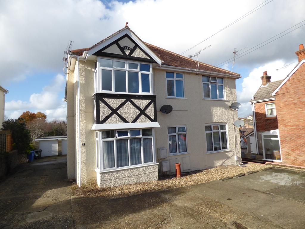 43 Uppleby Road, Parkstone, Poole BH12 2 bed flat for sale £179,950