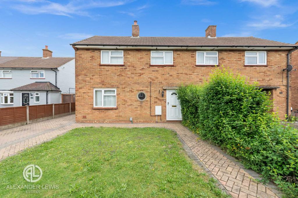 Common View Letchworth Gaunts Way, Letchworth Garden City... 3 bed semi-detached house - £360,000