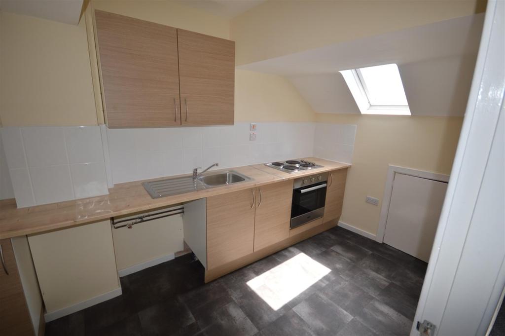 Warburton Place, Atherton, Manchester 2 bed flat £450 pcm (£104 pw)