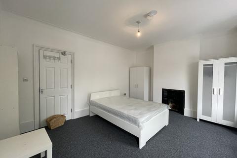 1 bedroom in a house share to rent, Inverine Road, London, SE7