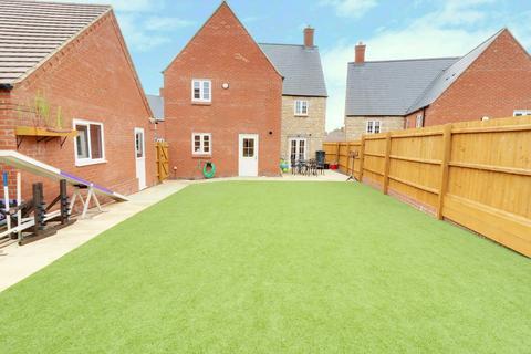 21 Setters Way, Roade, Northampton, NN7 2QQ