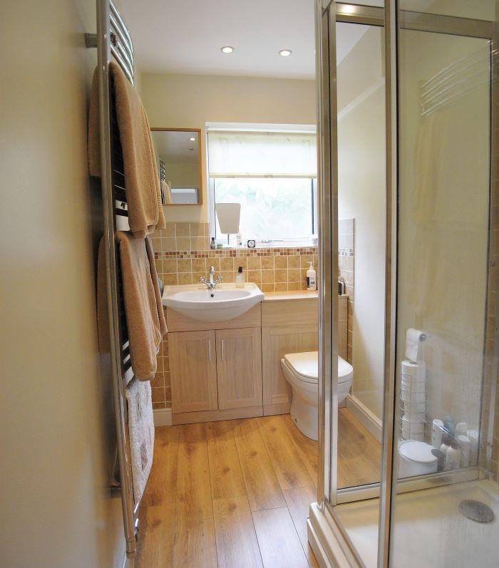 E/s Shower room