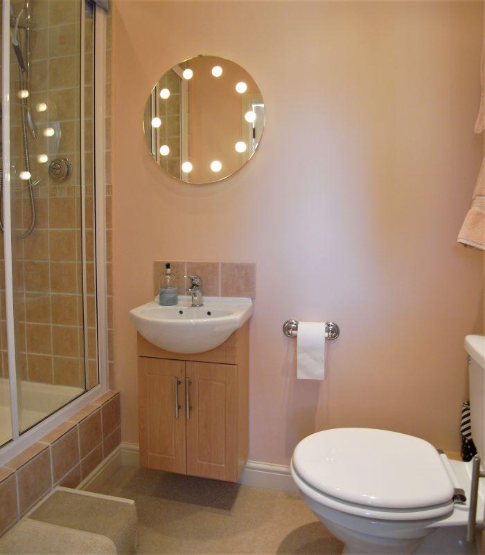 En-suite Shower 2