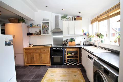 37 Embassy Road, Bristol, BS5 7DZ