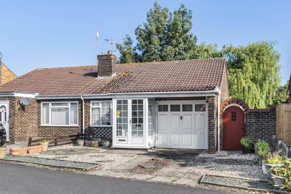 Swindon, Wiltshire, SN3 2 bed semidetached bungalow for sale £220,000