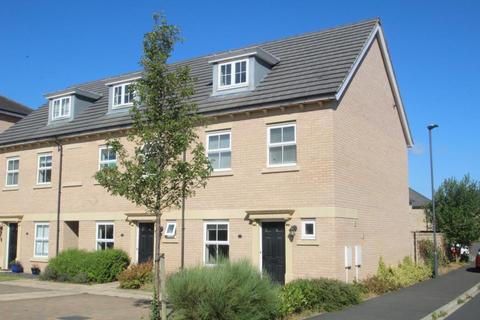 4 bedroom terraced house to rent - ST ANDREWS WALK, NEWTON KYME, LS25 9FA