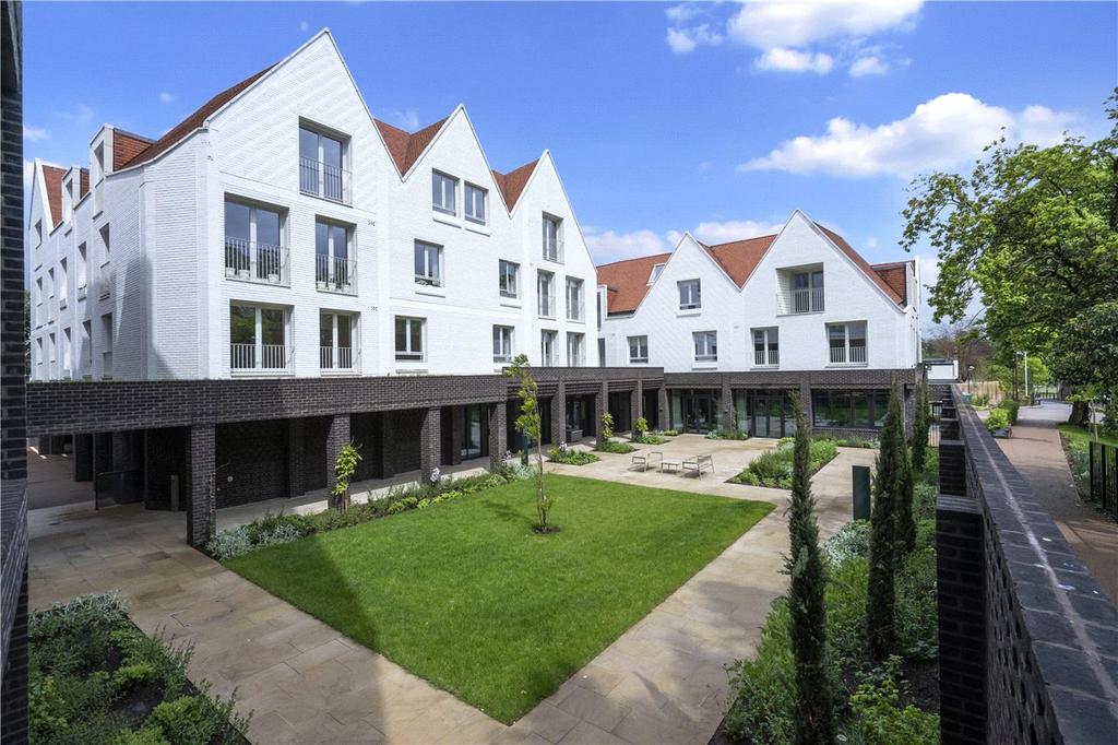 23a Leyton Road, Harpenden... 3 bed flat £5,420 pcm (£1,251 pw)