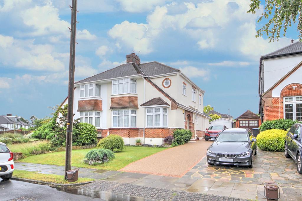 Onslow Gardens, London, N21 3 bed semidetached house £975,000