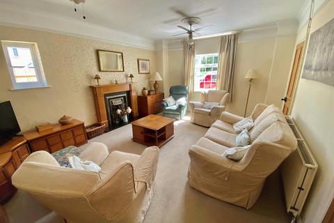 72 Draycott, Cam, Dursley, GL11 5DH