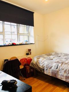 1 bedroom in a flat share to rent - Shadwell Gardens,  London, E1