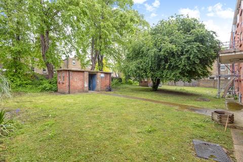 11a Raul Road, London, SE15 5HR