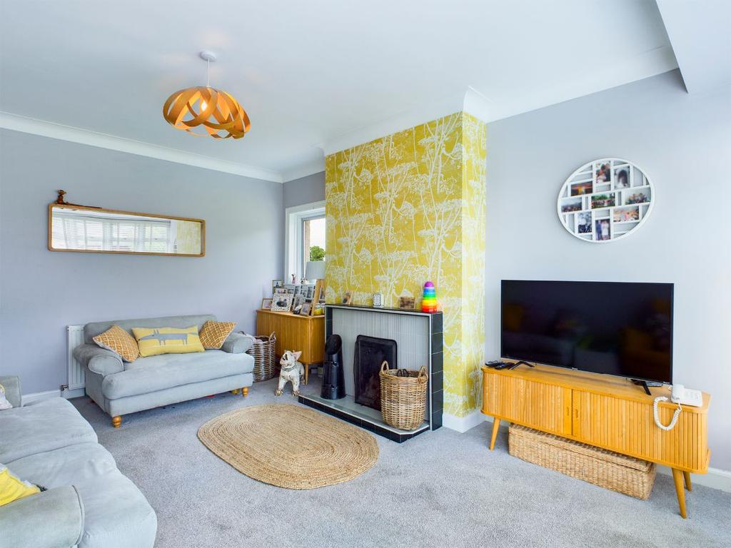 Living Room (b)