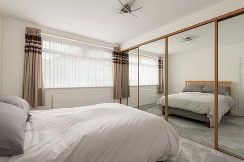 29 Dobson Road, Gravesend, DA12 5TF