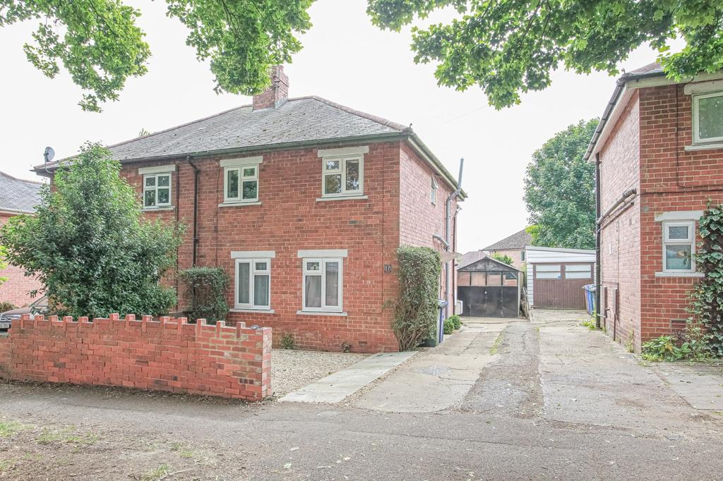 Cromwell Road, Banbury 3 bed semidetached house £229,950