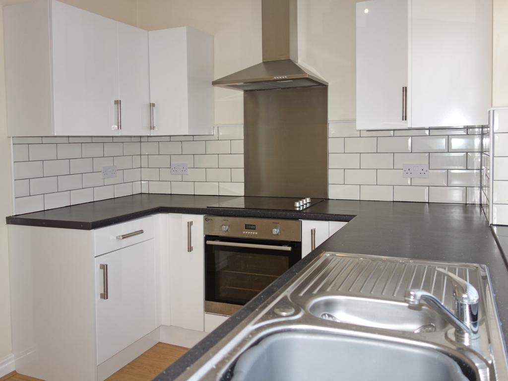 Morton Terrace, Guiseley, Leeds, LS20 3 bed terraced house £875 pcm