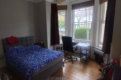 2b Glamorgan Road, Kingston Upon Thames, KT1 4HP