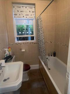 2b Glamorgan Road, Kingston Upon Thames, KT1 4HP