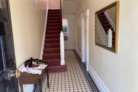 2b Glamorgan Road, Kingston Upon Thames, KT1 4HP